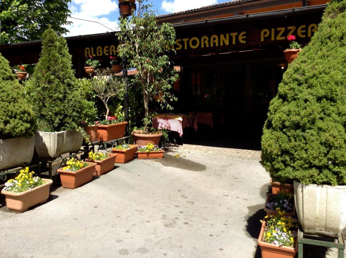Albergo Ristorante Da Carlino Castelnuovo di Garfagnana Exterior photo