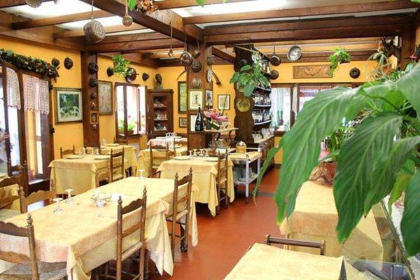 Albergo Ristorante Da Carlino Castelnuovo di Garfagnana Exterior photo